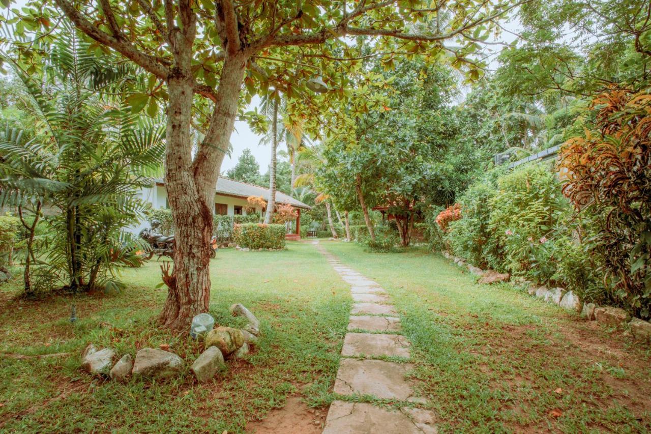 Hotel Paradise Bungalow à Weligama Extérieur photo