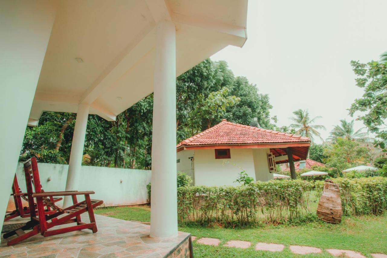 Hotel Paradise Bungalow à Weligama Extérieur photo